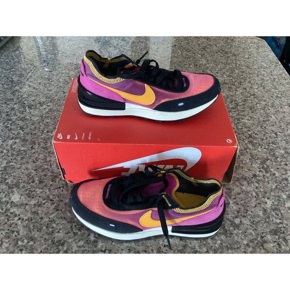 Nike Women’s Nike Waffle One Size 5.5 Color: Fuchsia / Gold - Picture 10 of 11